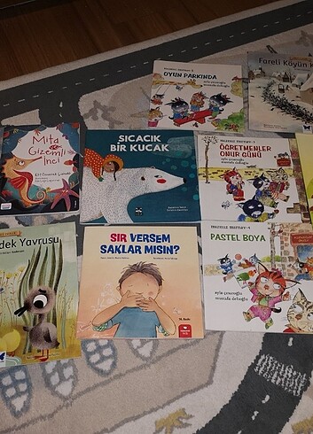 Birçok çocuk kitapları mevcut