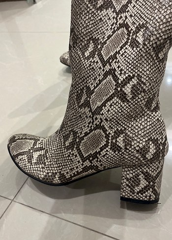 Yılan Desenli topuklu çizme - Görsel 4
