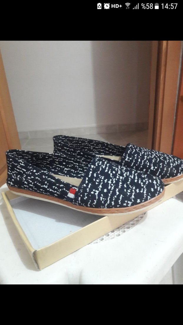 Şıklık ve Rahatlık: Lacivert Desenli Slip-On Ayakkabı — görsel 2/5