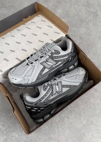 New Balance Sneaker