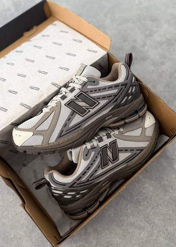 New Balance Sneaker