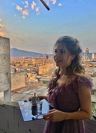 Lila elbisem harika duruş 