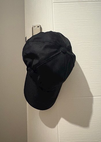 Zara Siyah Sehir Sapkasi