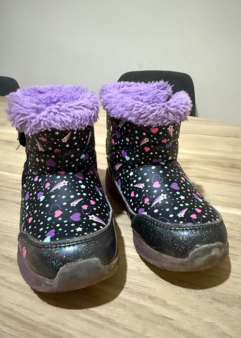 Kız çocuk skechers 25 numara ışıklı bot