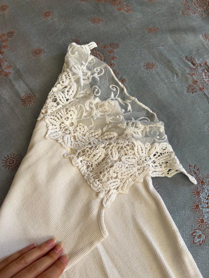 Dantel Detaylı Beyaz Kolsuz Bohem Bluz - Görsel 3