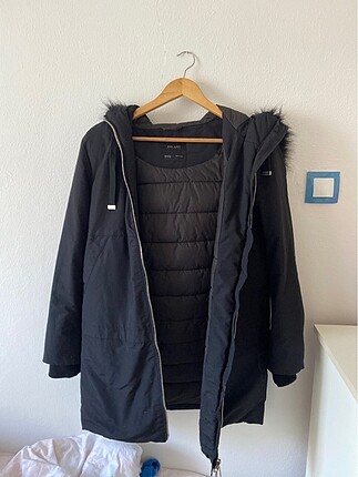 Zara Mont