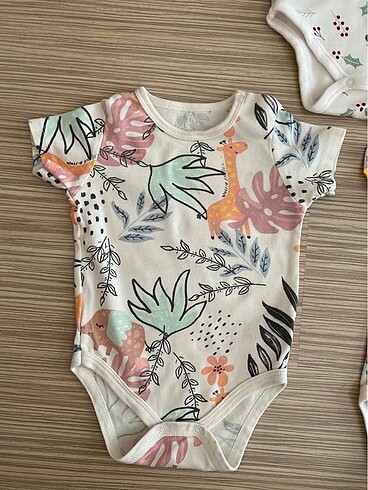 9 Ay Beden çeşitli Renk Hello Baby badi