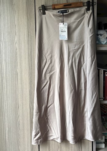 Zara Bej Midi Kadın Etek renk gorundügü gibi