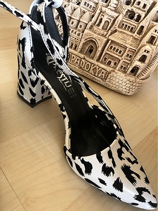 Zebra topuklu
