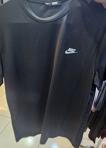 Nike Siyah Bisiklet Yaka Tisort