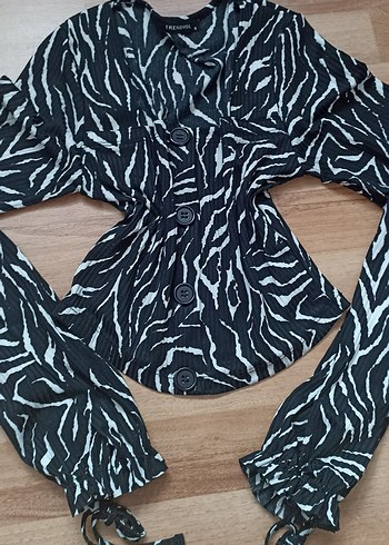 Uzun Kollu Zebra Desenli Kadın Bluz