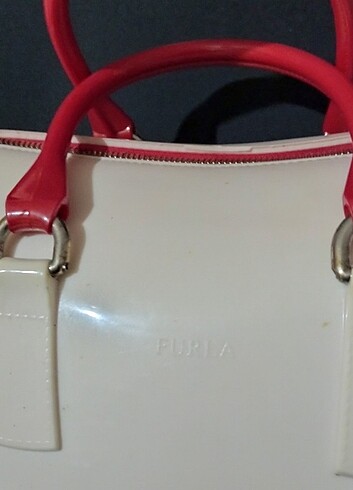 Furla Furla kirmizi beyaz silindir çanta 