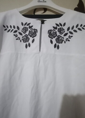 xl Beden Sıfır ayarında bembeyaz işlemeli Çok asil bir bluz