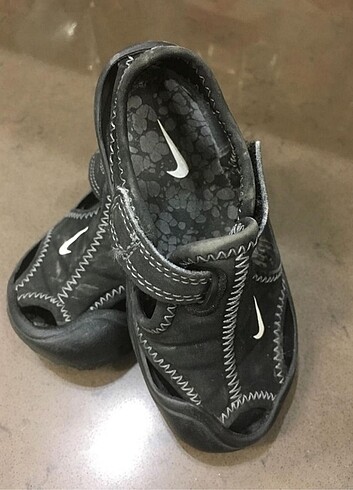 Orjinal 21 numara Nike sandalet.
