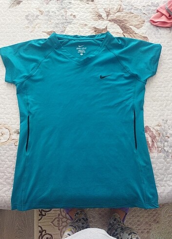 Nike DRI-FIT tişört