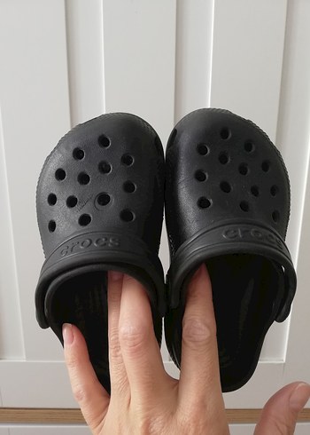 Crocs Siyah Tokalı Kauçuk Erkek Çocuk Terliği