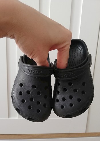 Siyah Tokalı Kauçuk Erkek Çocuk Terliği