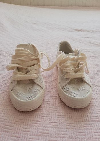 Kız Çocuk Beyaz Nakışlı Bağcıklı Spor Ayakkabı - Görsel 7