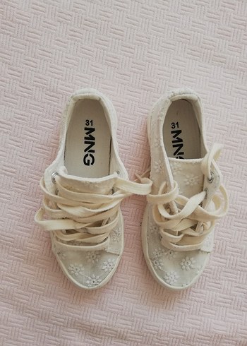 Kız Çocuk Beyaz Nakışlı Bağcıklı Spor Ayakkabı - Görsel 8