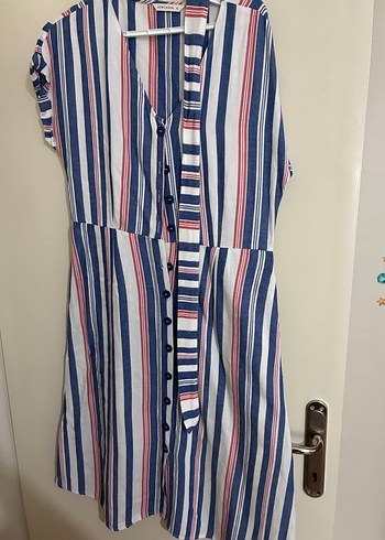 LC Waikiki Cizgili V Yaka Kisa Kollu Elbise