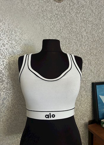 Alo Beyaz Spor Crop Top Atlet