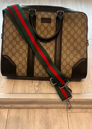 Gucci Monogramli Bilgisayar Cantasi