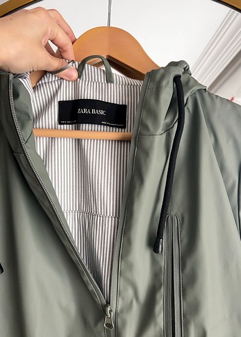 Zara Kapüşonlu Fermuarlı Yağmurluk - Görsel 2