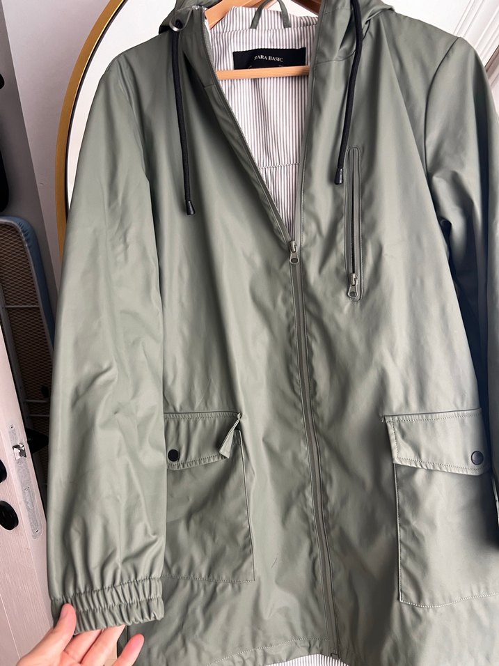 Zara Kapüşonlu Fermuarlı Yağmurluk - Görsel 3