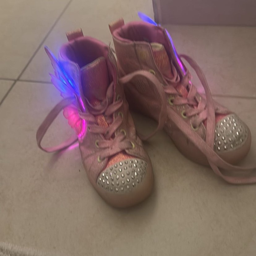 Pembe Parlak Kanatlı Kız Spor Ayakkabı - Görsel 2