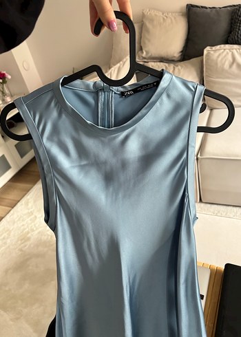 Mavi Saten Yüksek Yakalı Uzun Elbise zara - Görsel 2