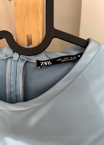 Mavi Saten Yüksek Yakalı Uzun Elbise zara - Görsel 4