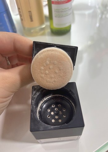 HUDA BEAUTY pudra - Görsel 3