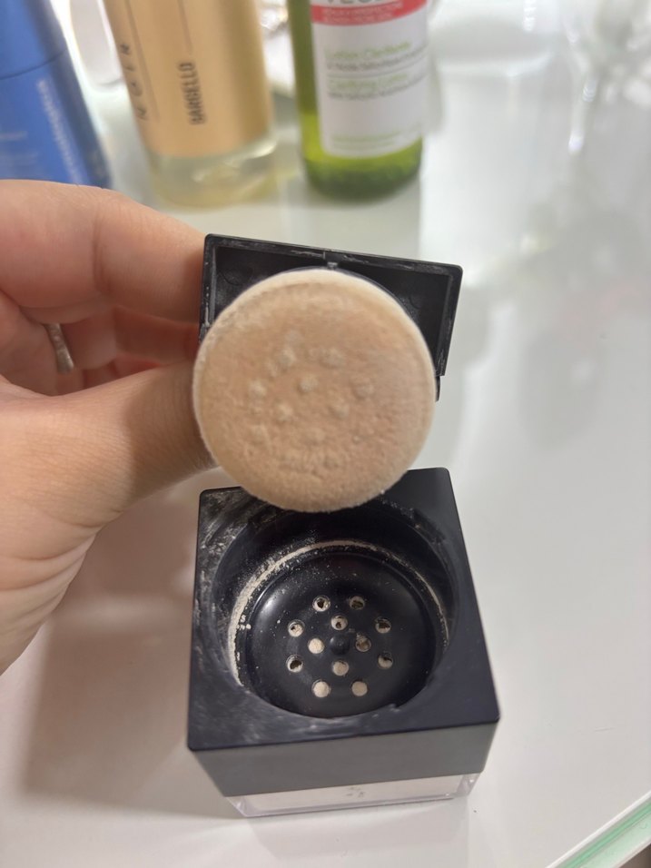 HUDA BEAUTY pudra - Görsel 3