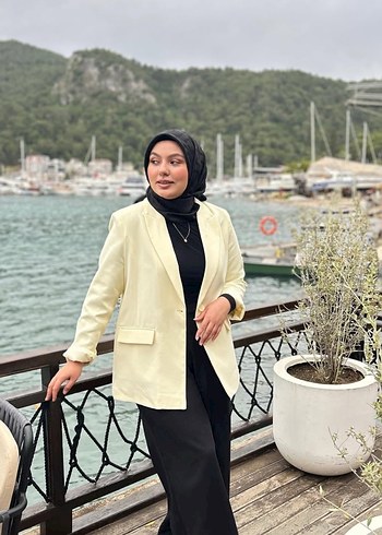Defacto Sikligin Ve Rahatligin Bulustugu Sari Blazer