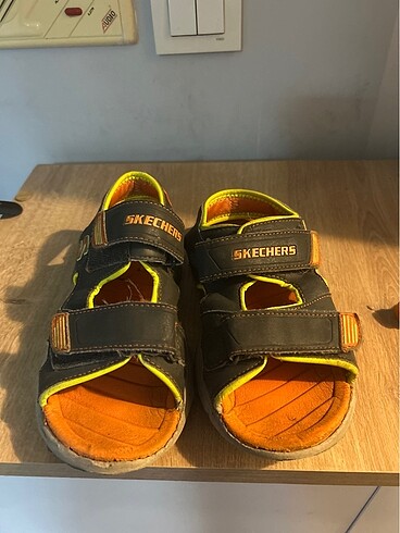 Skechers 31-32 numara sandalet