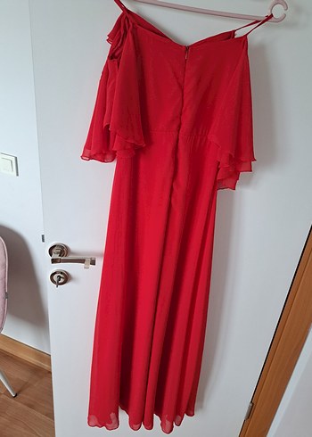 Kırmızı elbise - Görsel 3