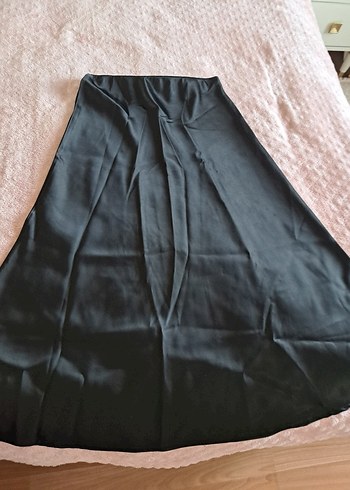 Siyah Uzun saten  Etek - Görsel 4
