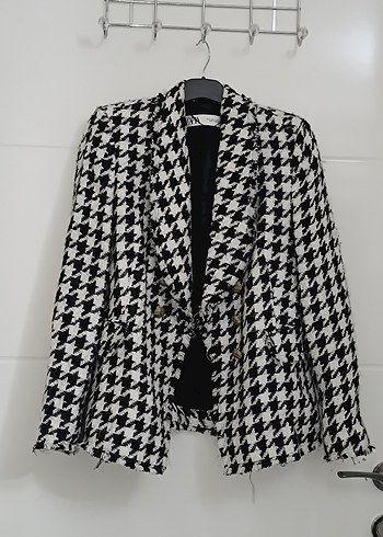 Zara Dugmeli Siyah Beyaz Desenli Kadin Blazer