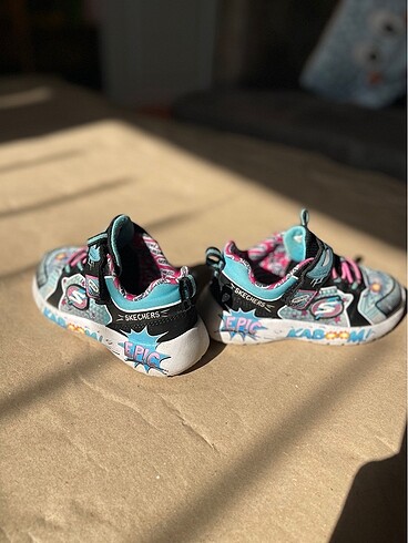 25 Beden SKECHERS ÇOCUK AYAKKABI