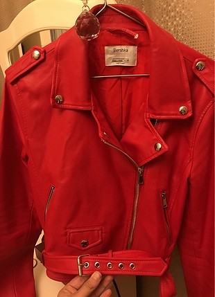 Sorunsuz kırmızı bershka ceket 