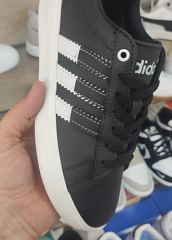 Adidas Siyah Beyaz Dusuk Bilekli Sneaker