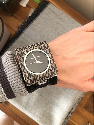 Michael Kors saat