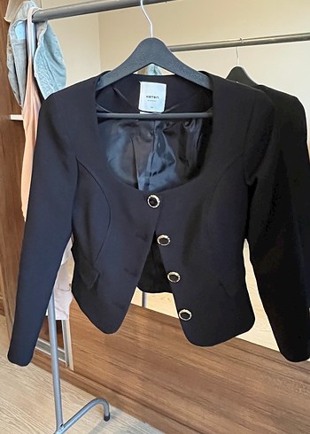 Koton Sikligin Simgesi Siyah Kisa Blazer Ceket