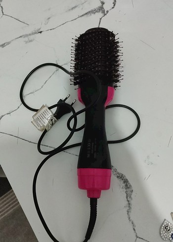 Pembe Renkli Saç Şekillendirici Fırça