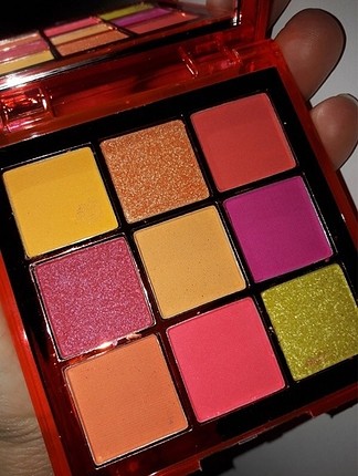 Huda beauty neon far paleti