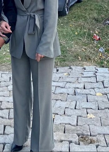 Zara Sikligin Ve Rahatligin Bulustugu Gri Takim