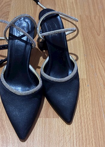 38 Beden Siyah Parlak Stiletto