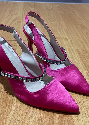 38 Beden Pembe Stiletto Topuklu İşlemeli Gece Ayakkabısı