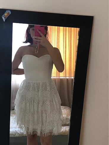 Beyaz Dantelli straplez elbise
