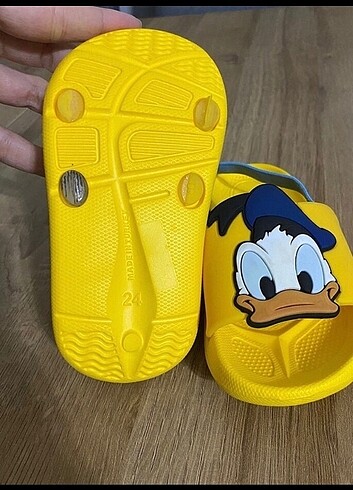 Diğer Daffy duck figürlü 24 numara sandalet. Kullanılmadı. Temiz ve sa
